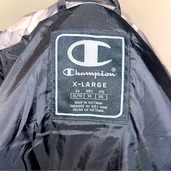 ❌SOLD❌WOMENS CHAMPION PUFFER JACKET - Picture 11 of 11